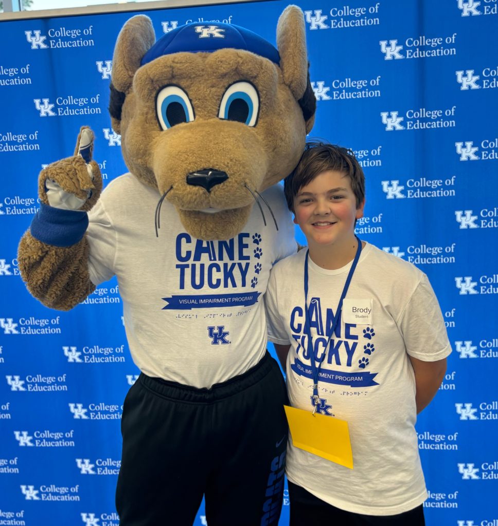 Student with the UK mascot